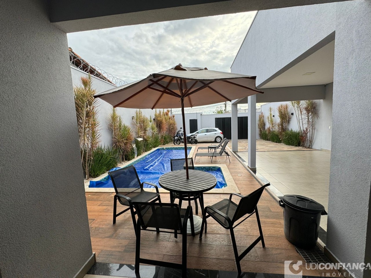 Casa à venda com 3 quartos, 260m² - Foto 2