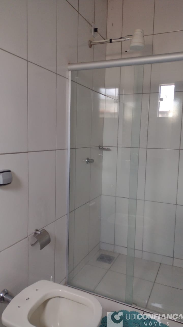 Casa à venda com 3 quartos, 240m² - Foto 2