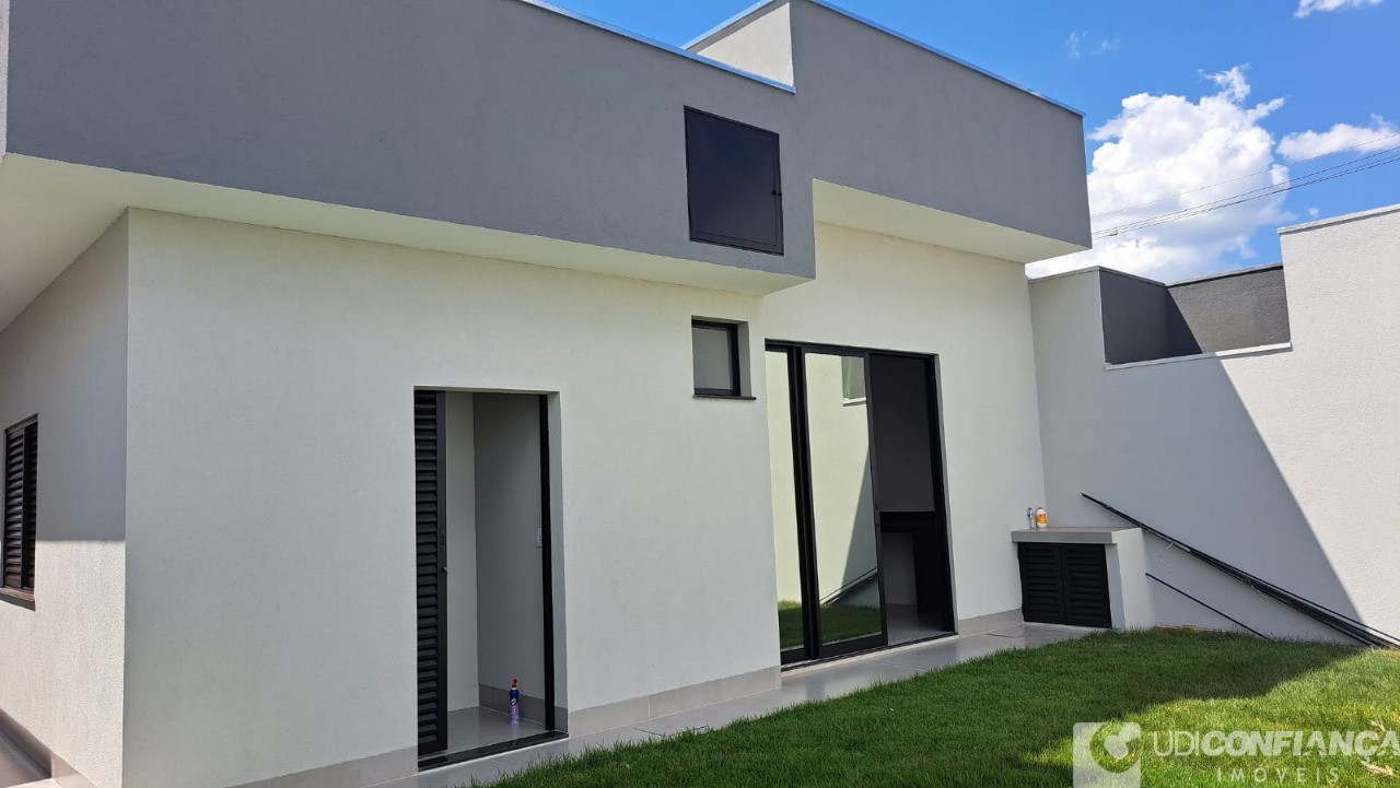 Casa à venda com 3 quartos, 130m² - Foto 1