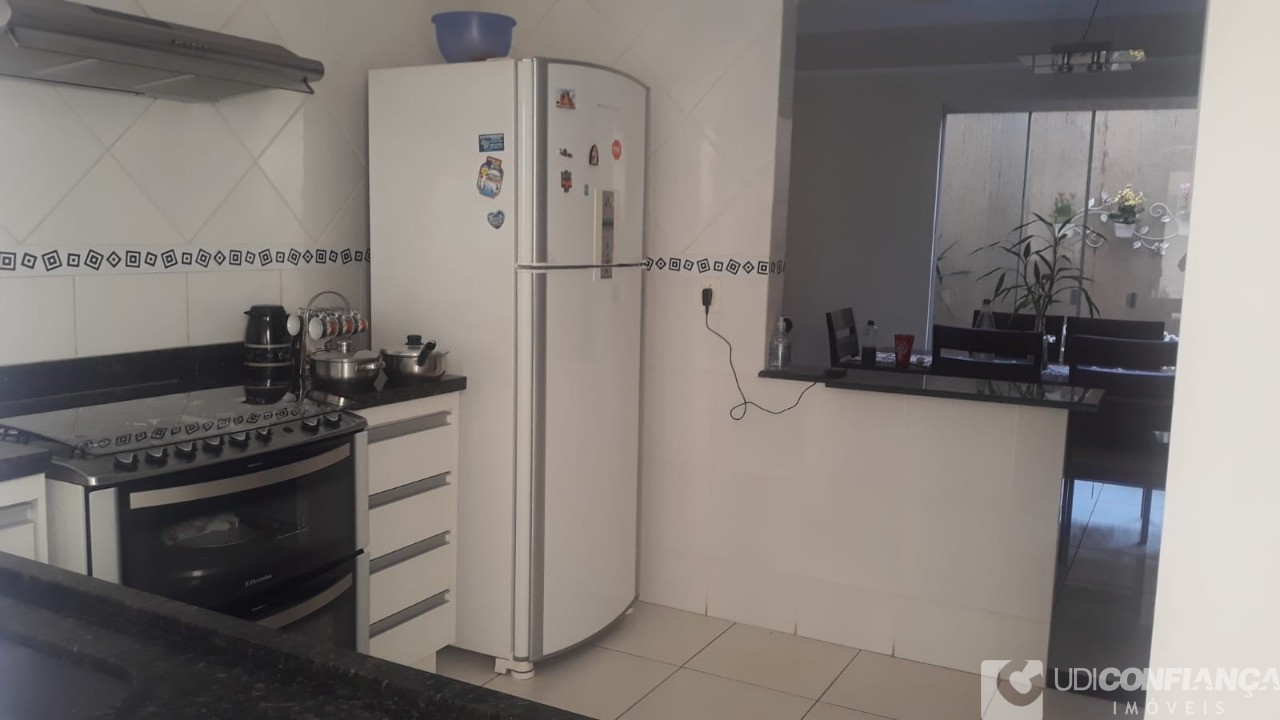 Casa à venda com 3 quartos, 175m² - Foto 3