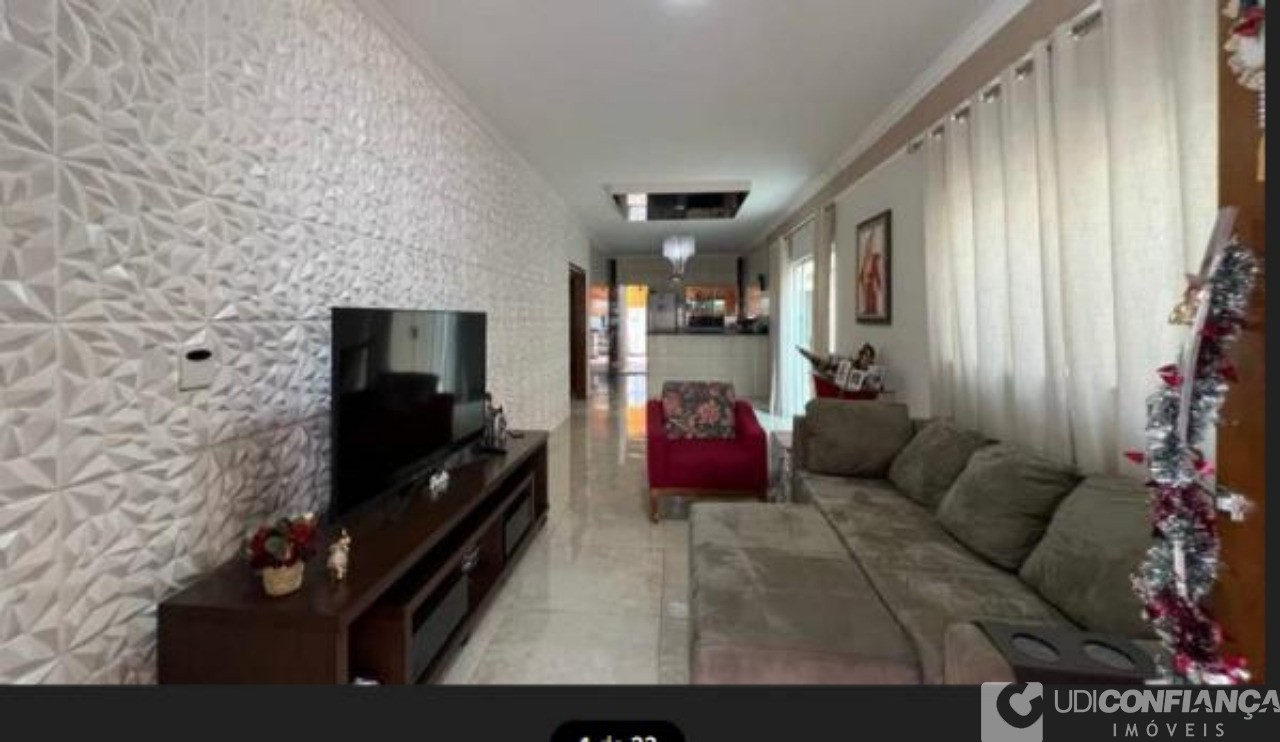 Casa à venda com 3 quartos, 173m² - Foto 1