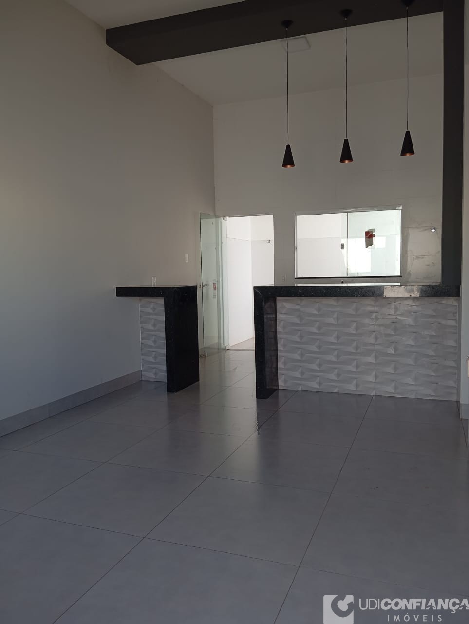 Casa à venda com 3 quartos, 75m² - Foto 1