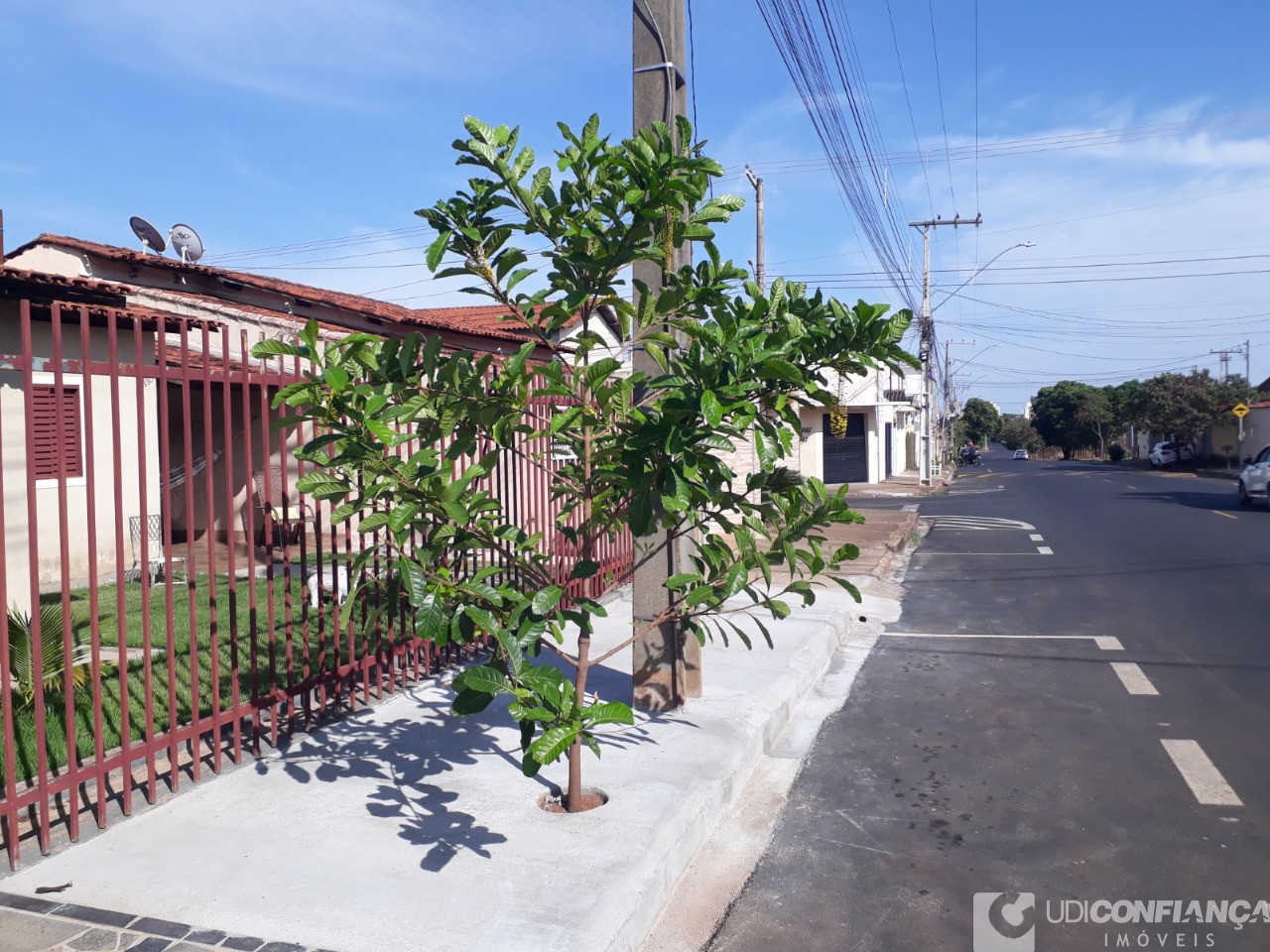 Casa à venda com 3 quartos, 120m² - Foto 1