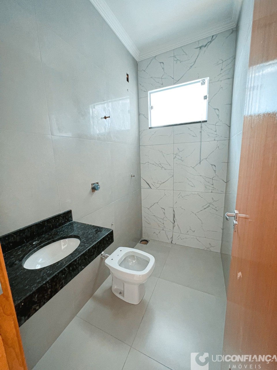 Casa à venda com 2 quartos, 64m² - Foto 2