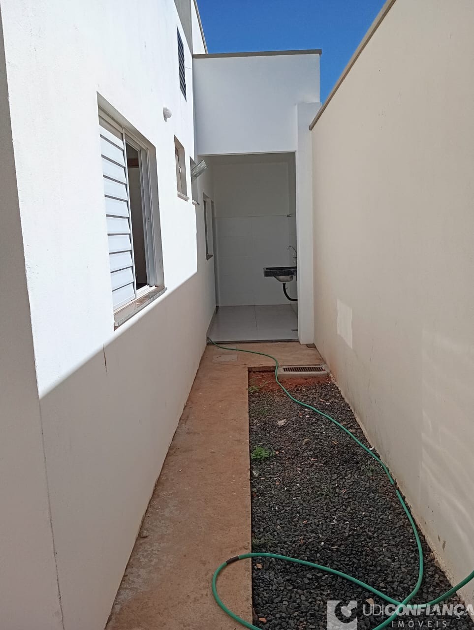 Casa à venda com 3 quartos, 75m² - Foto 8