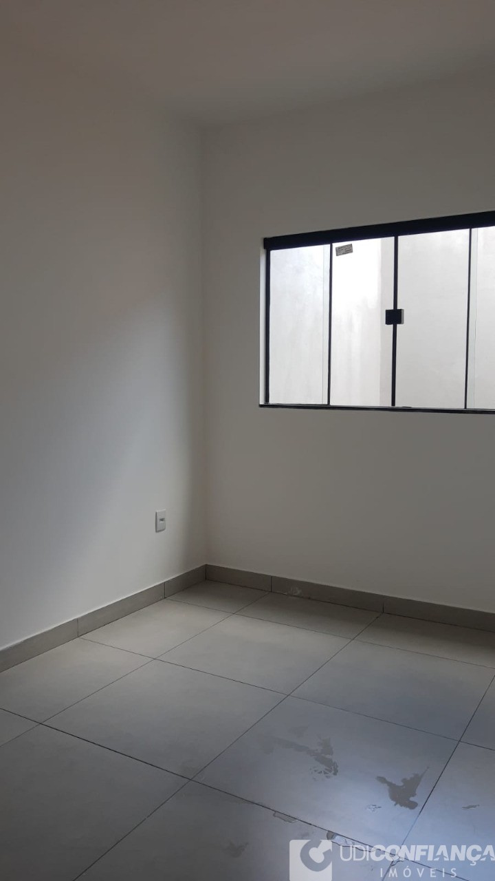 Casa à venda com 2 quartos, 55m² - Foto 2