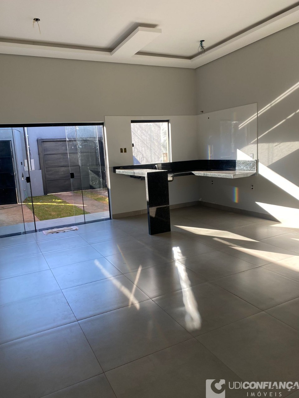 Casa à venda com 2 quartos, 68m² - Foto 1