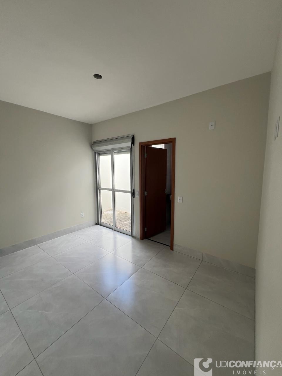 Casa à venda com 3 quartos, 72m² - Foto 11