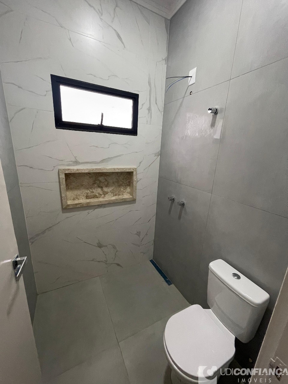 Casa à venda com 3 quartos, 165m² - Foto 2