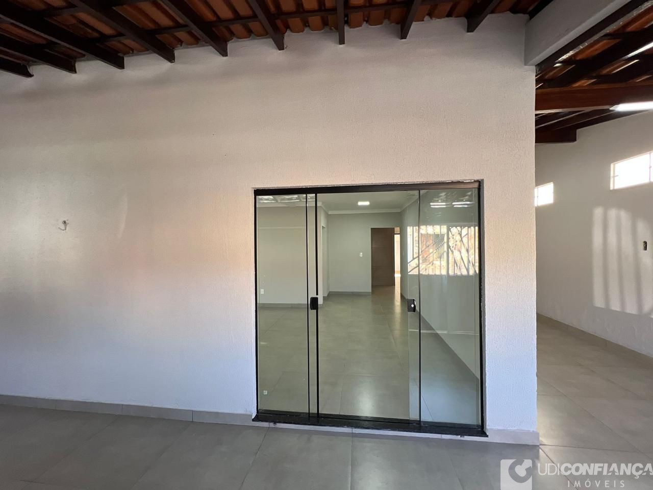 Casa à venda com 3 quartos, 200m² - Foto 3