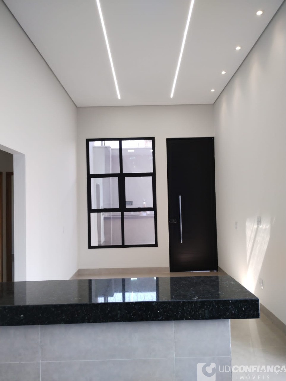 Casa à venda com 3 quartos, 71m² - Foto 1