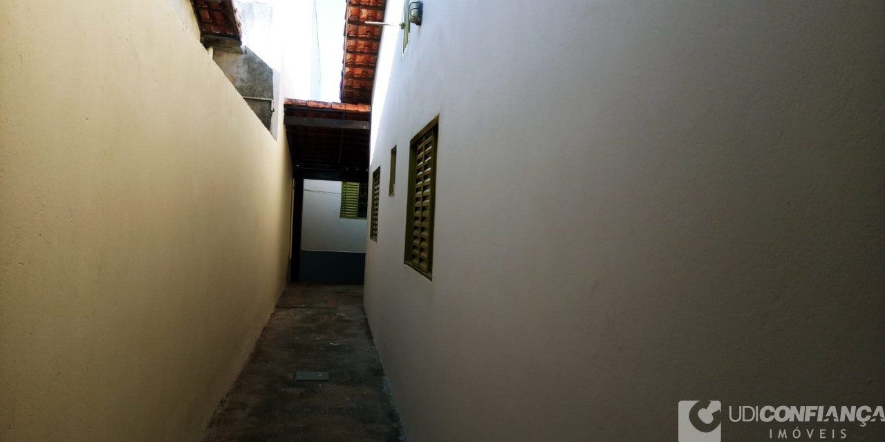 Casa à venda com 3 quartos - Foto 1