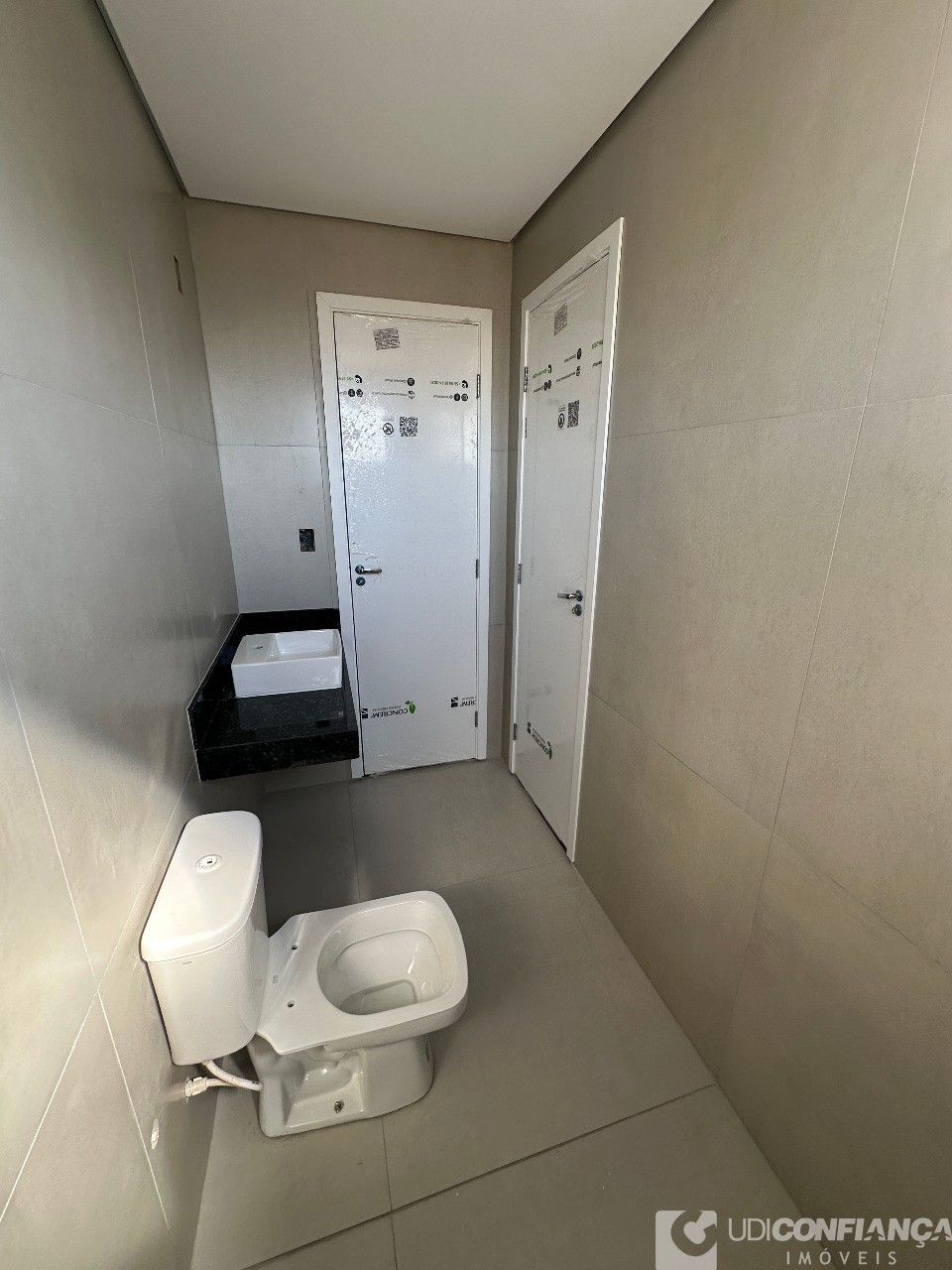 Apartamento à venda com 3 quartos, 99m² - Foto 2