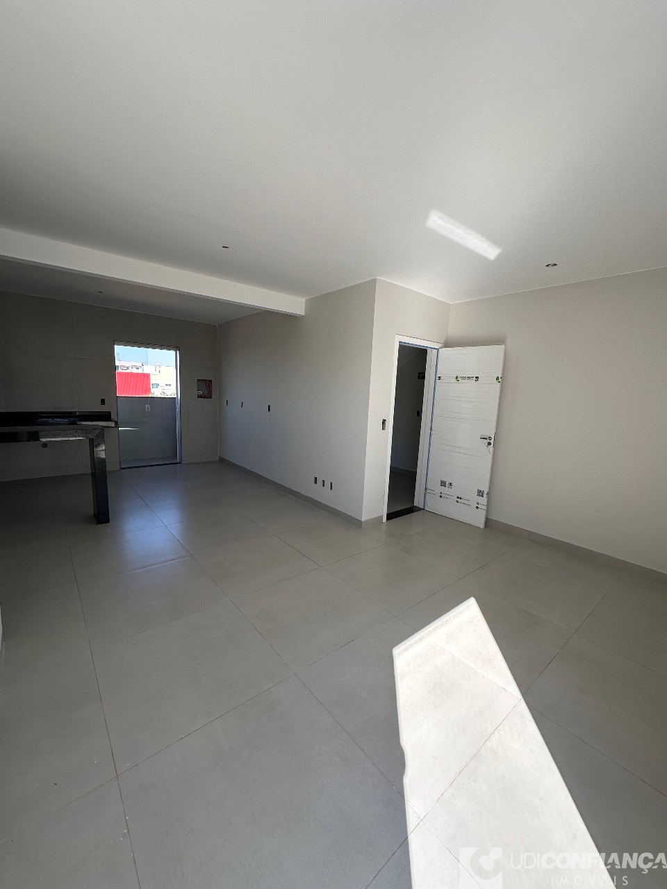 Apartamento à venda com 3 quartos, 99m² - Foto 1