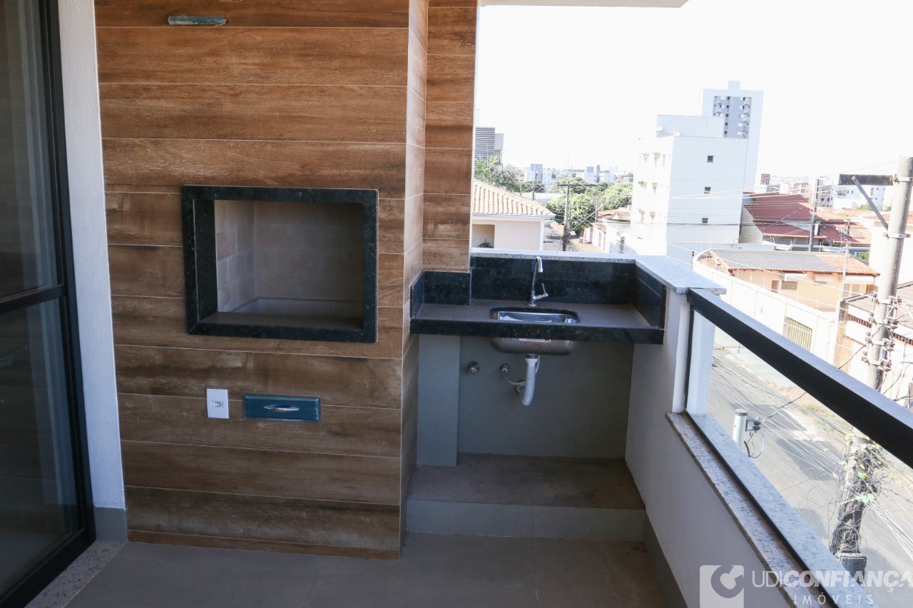 Apartamento à venda com 3 quartos, 84m² - Foto 1