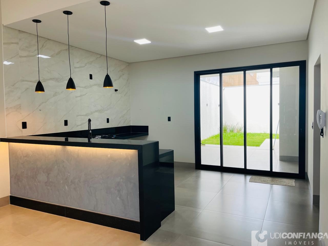 Casa à venda com 3 quartos, 150m² - Foto 4