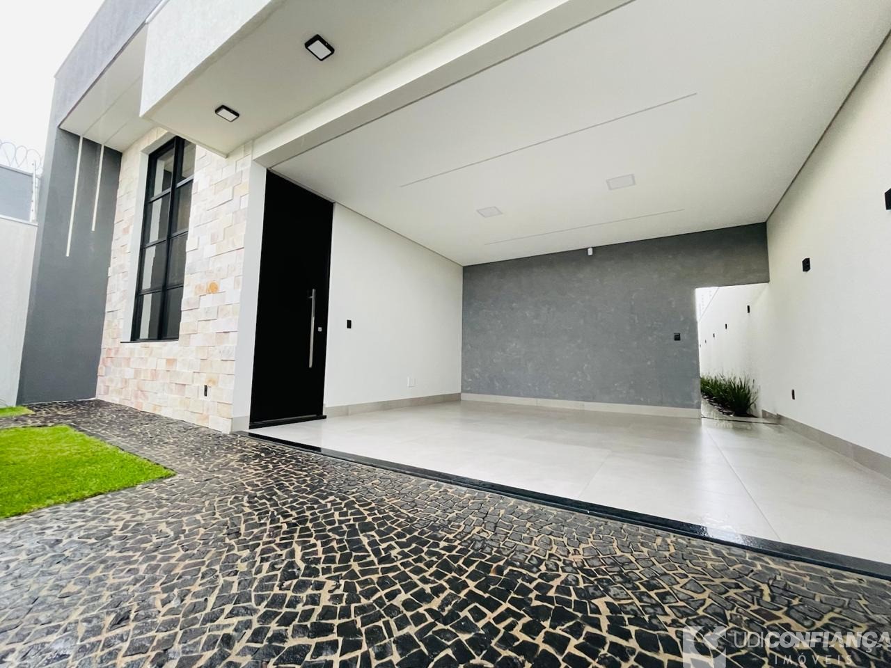 Casa à venda com 3 quartos, 150m² - Foto 2