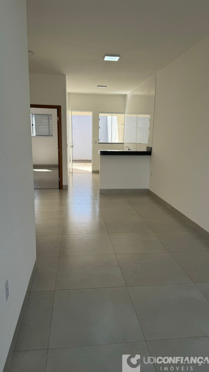 Casa à venda com 2 quartos, 67m² - Foto 1