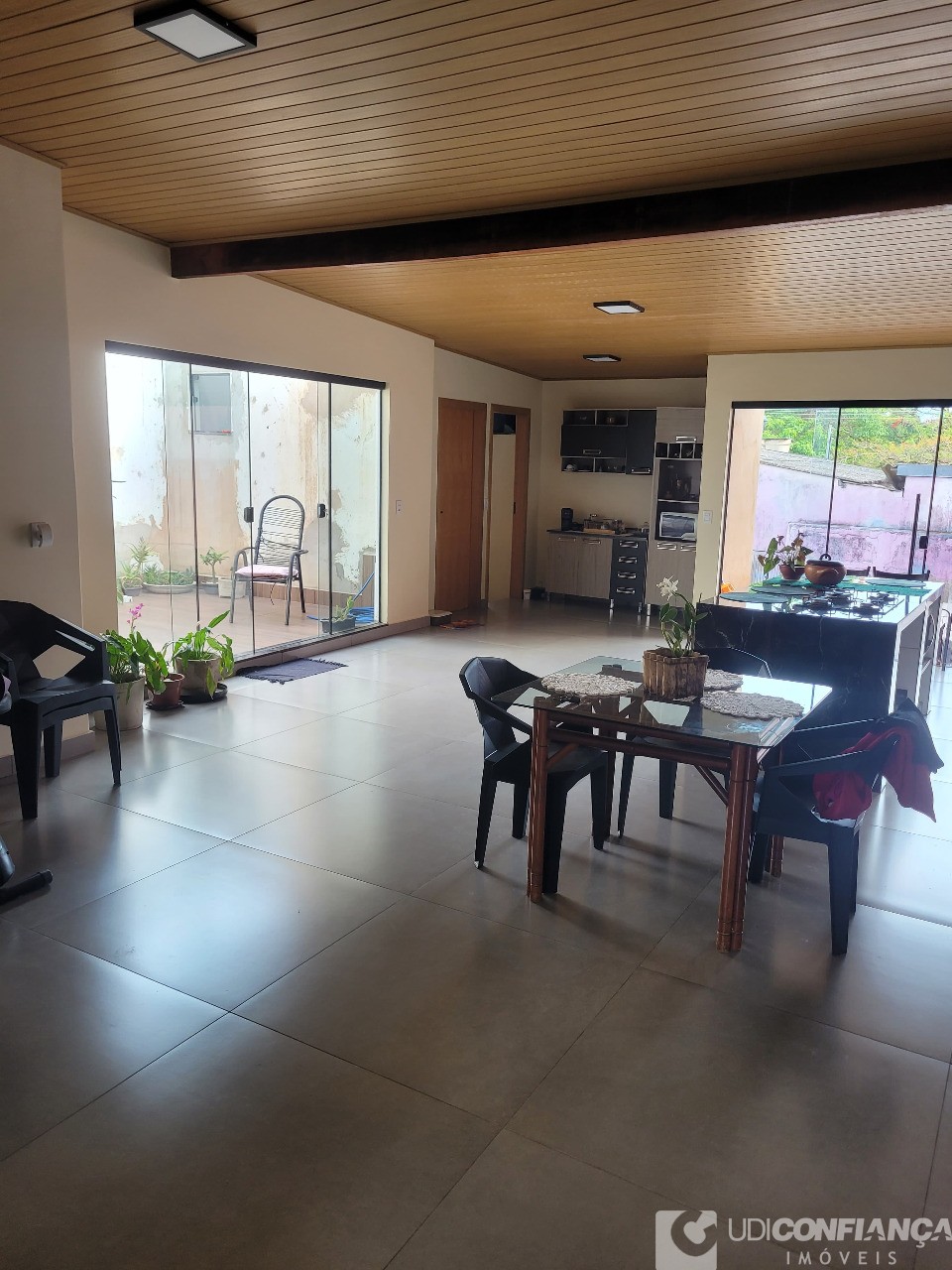 Casa à venda com 3 quartos, 210m² - Foto 9