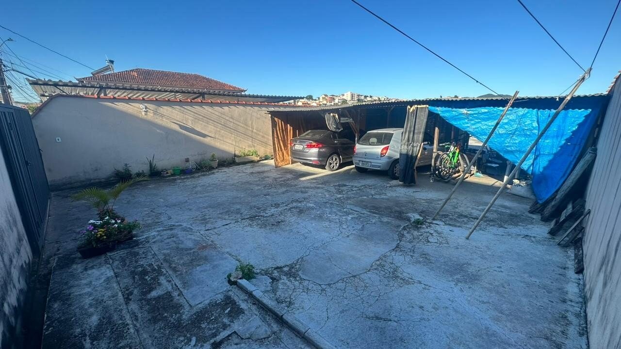 Casa à venda com 2 quartos, 100m² - Foto 3