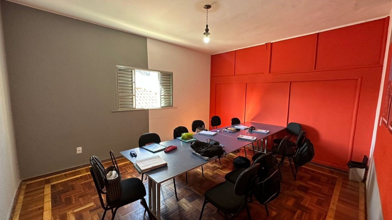 Casa à venda com 5 quartos, 200m² - Foto 19