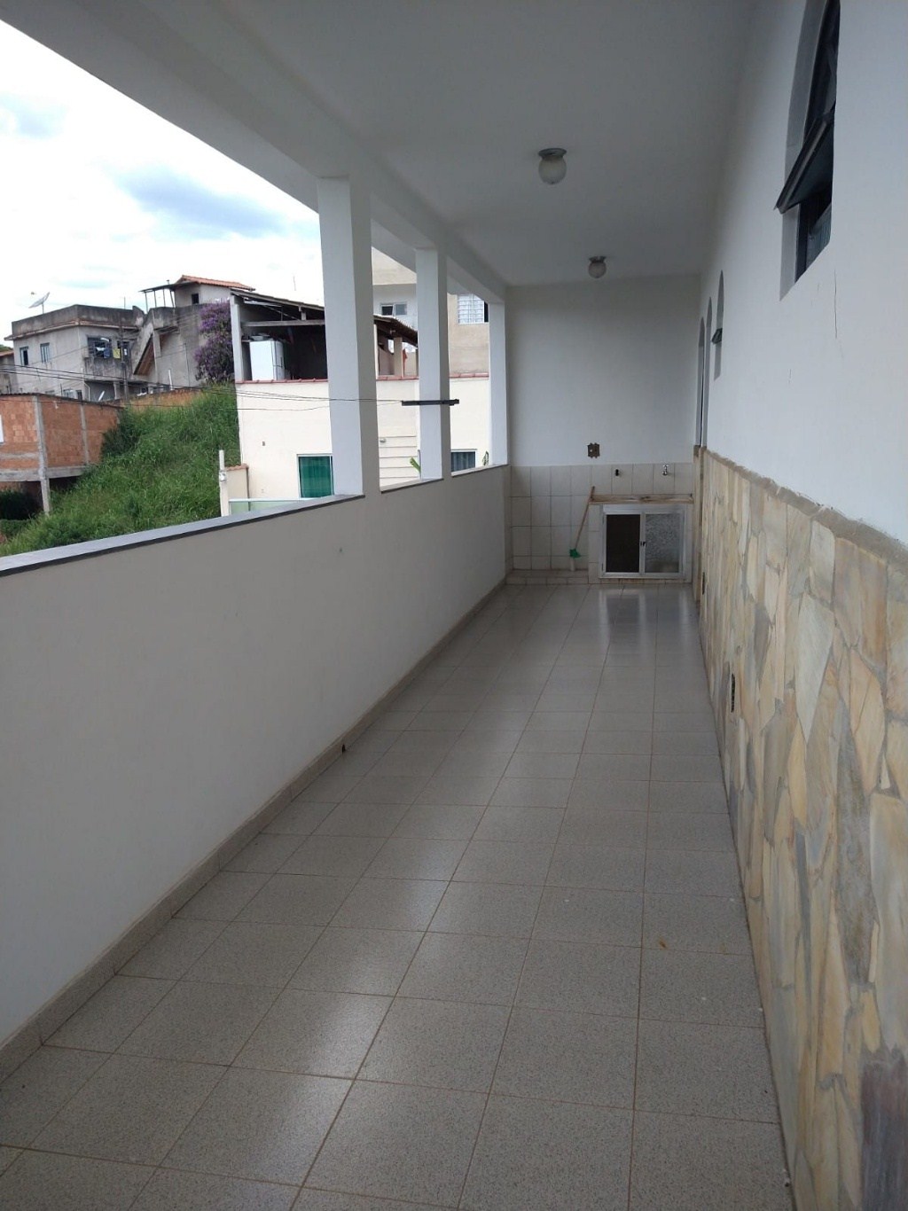 Casa à venda com 2 quartos, 90m² - Foto 2