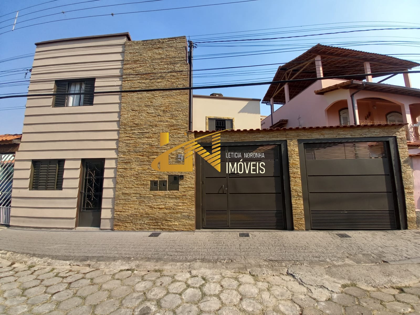 Casa à venda com 7 quartos, 270m² - Foto 1