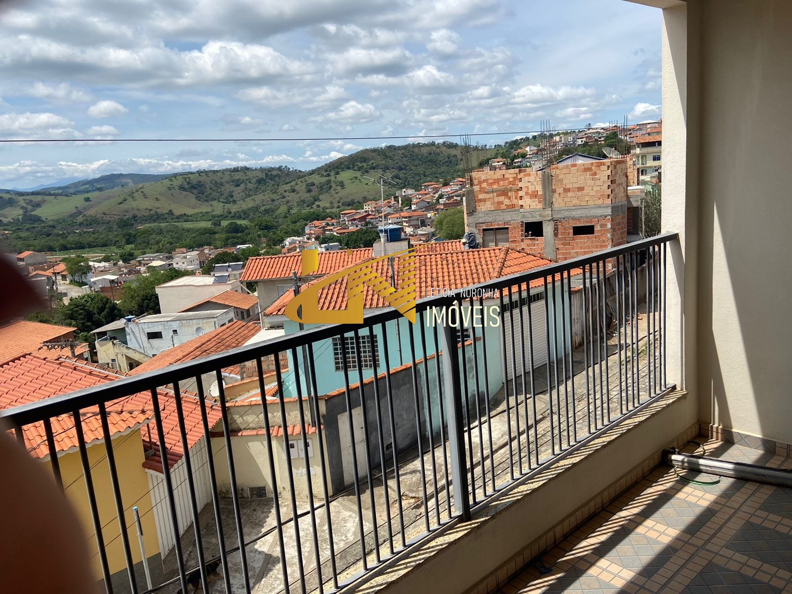 Apartamento à venda com 3 quartos, 110m² - Foto 2