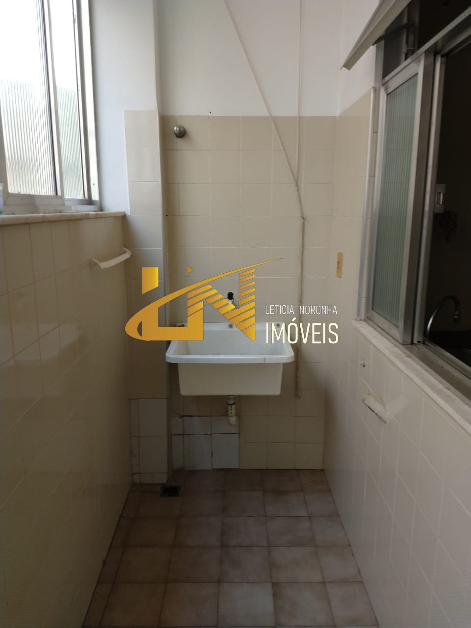 Apartamento à venda com 1 quarto, 100m² - Foto 11