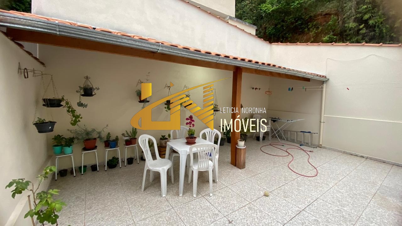 Casa à venda com 2 quartos, 98m² - Foto 1