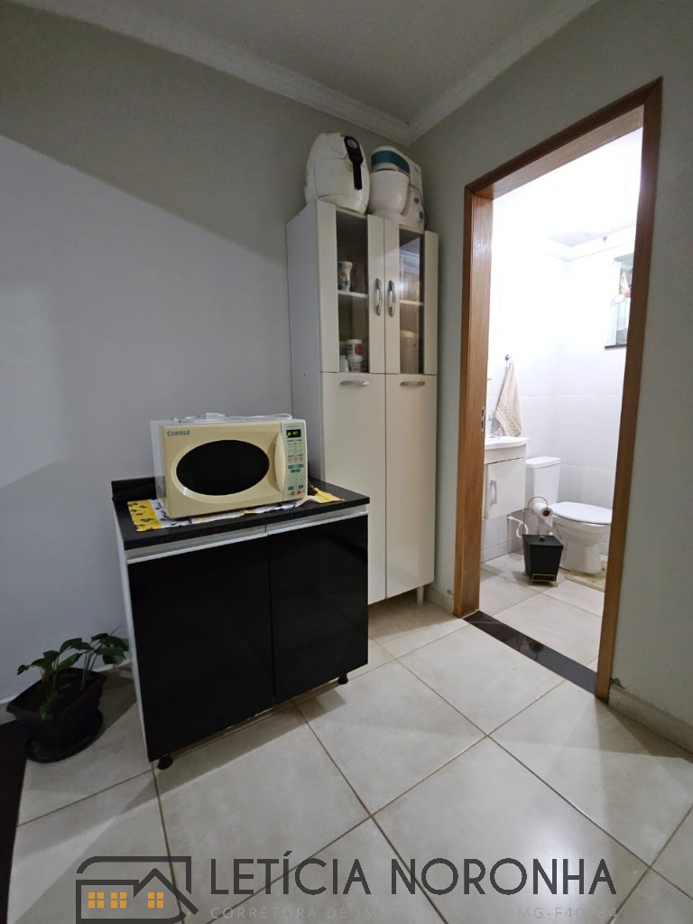 Casa à venda com 2 quartos, 90m² - Foto 12