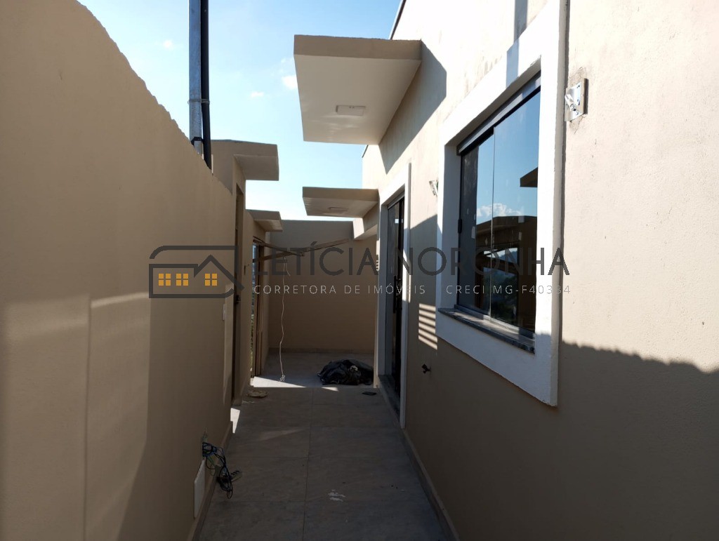 Casa à venda com 3 quartos, 160m² - Foto 1