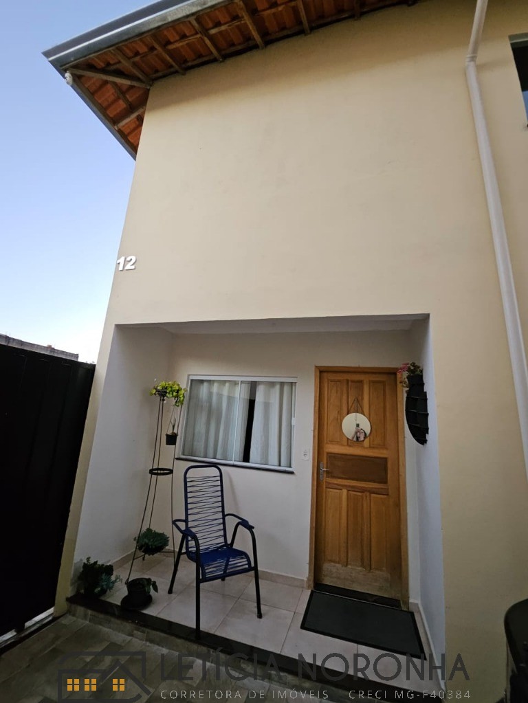 Casa à venda com 2 quartos, 90m² - Foto 2