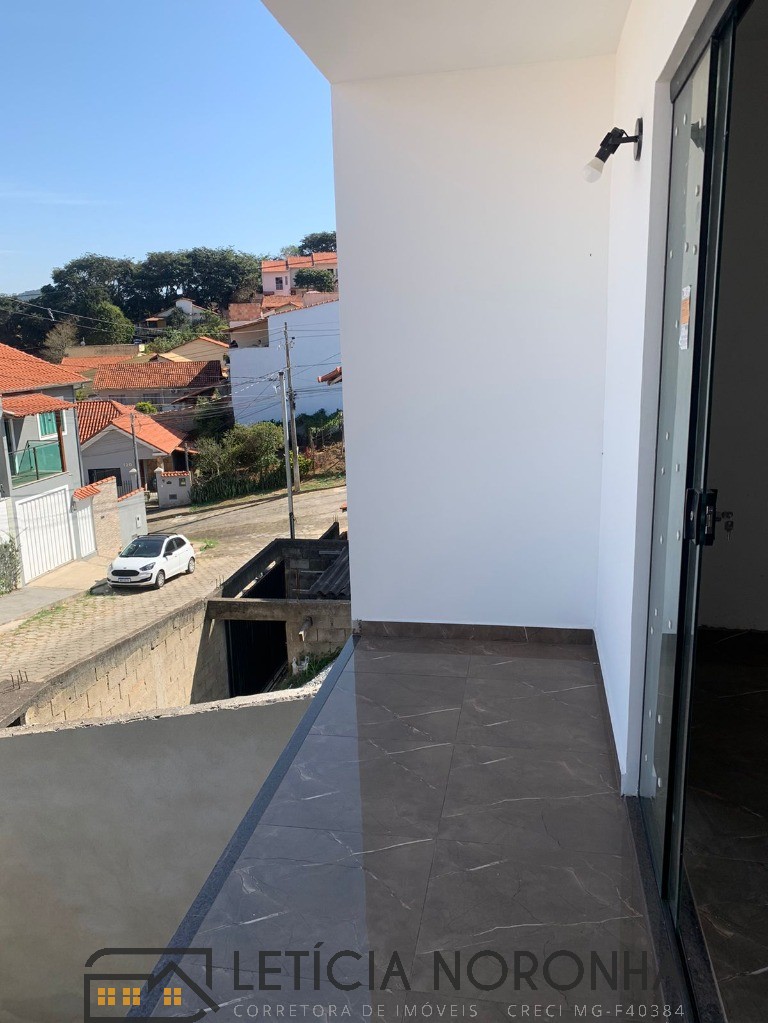 Casa à venda com 2 quartos, 87m² - Foto 1