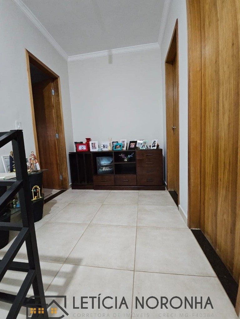 Casa à venda com 2 quartos, 90m² - Foto 14