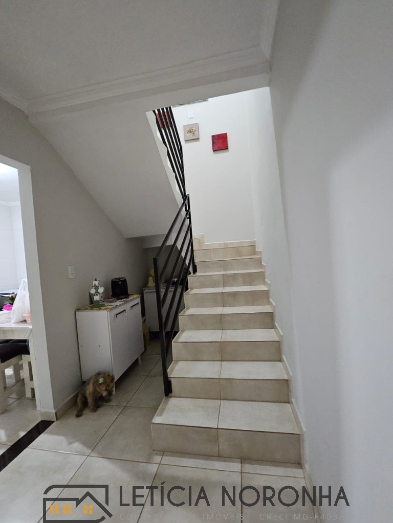 Casa à venda com 2 quartos, 90m² - Foto 5