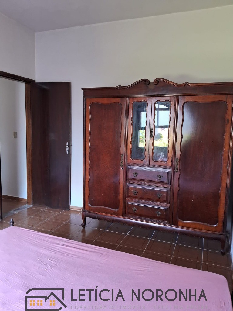 Casa à venda com 5 quartos, 215m² - Foto 21