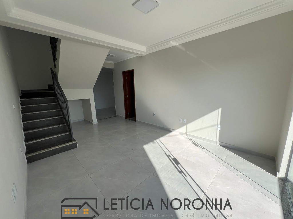 Casa à venda com 2 quartos, 125m² - Foto 4