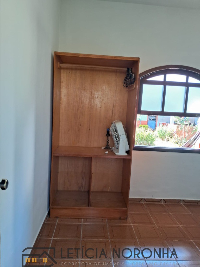 Casa à venda com 5 quartos, 215m² - Foto 24