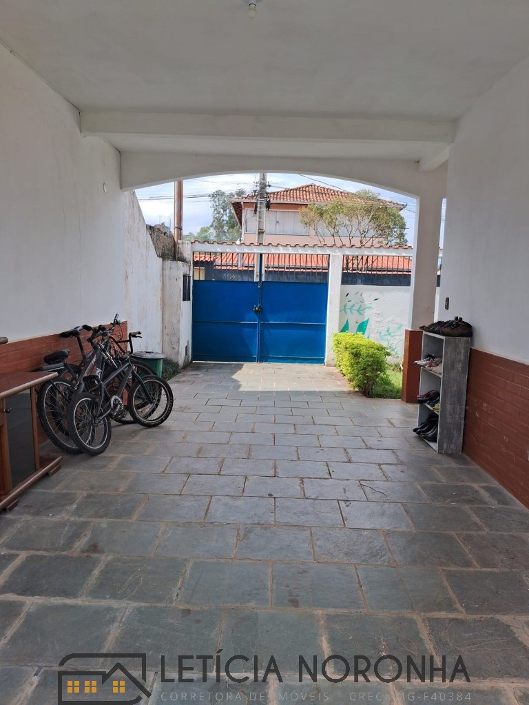 Casa à venda com 5 quartos, 215m² - Foto 8