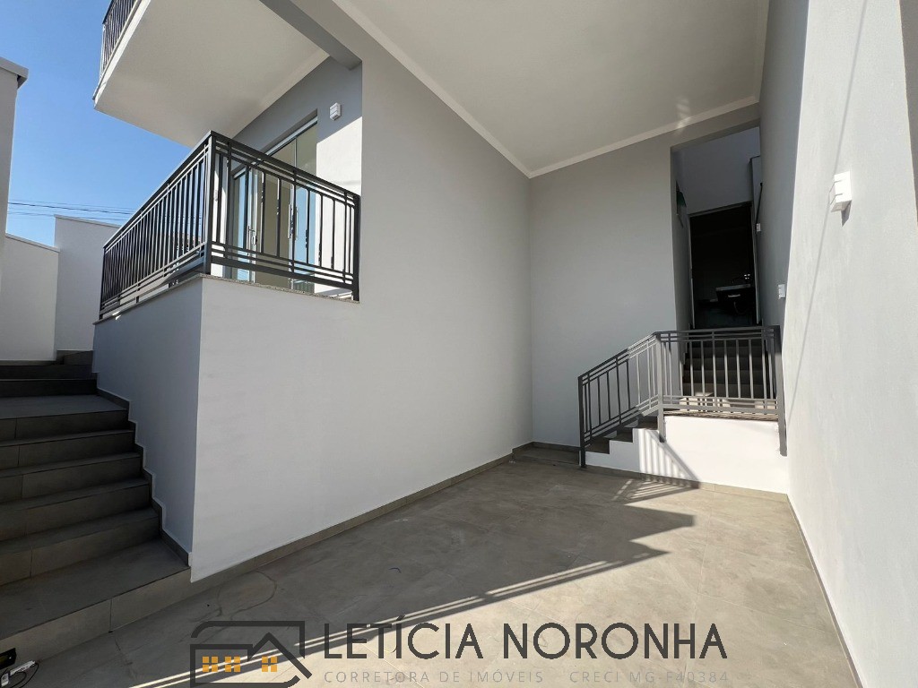 Casa à venda com 2 quartos, 125m² - Foto 2