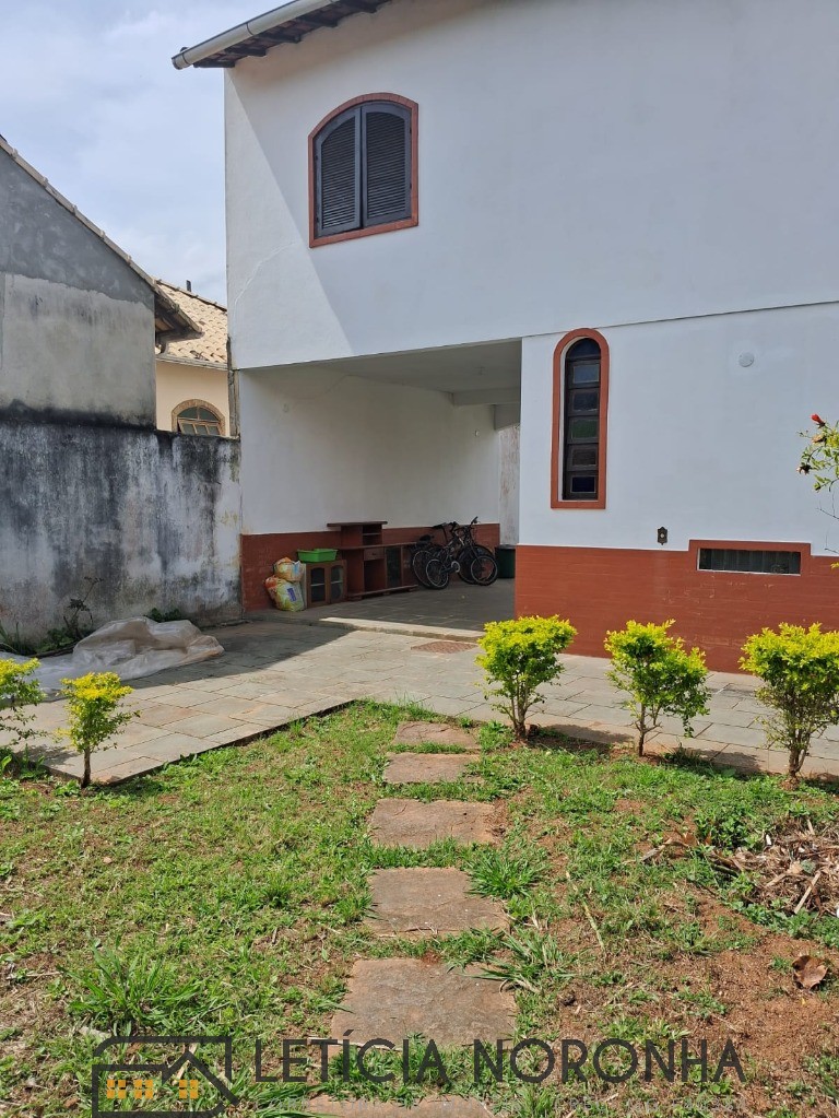 Casa à venda com 5 quartos, 215m² - Foto 9