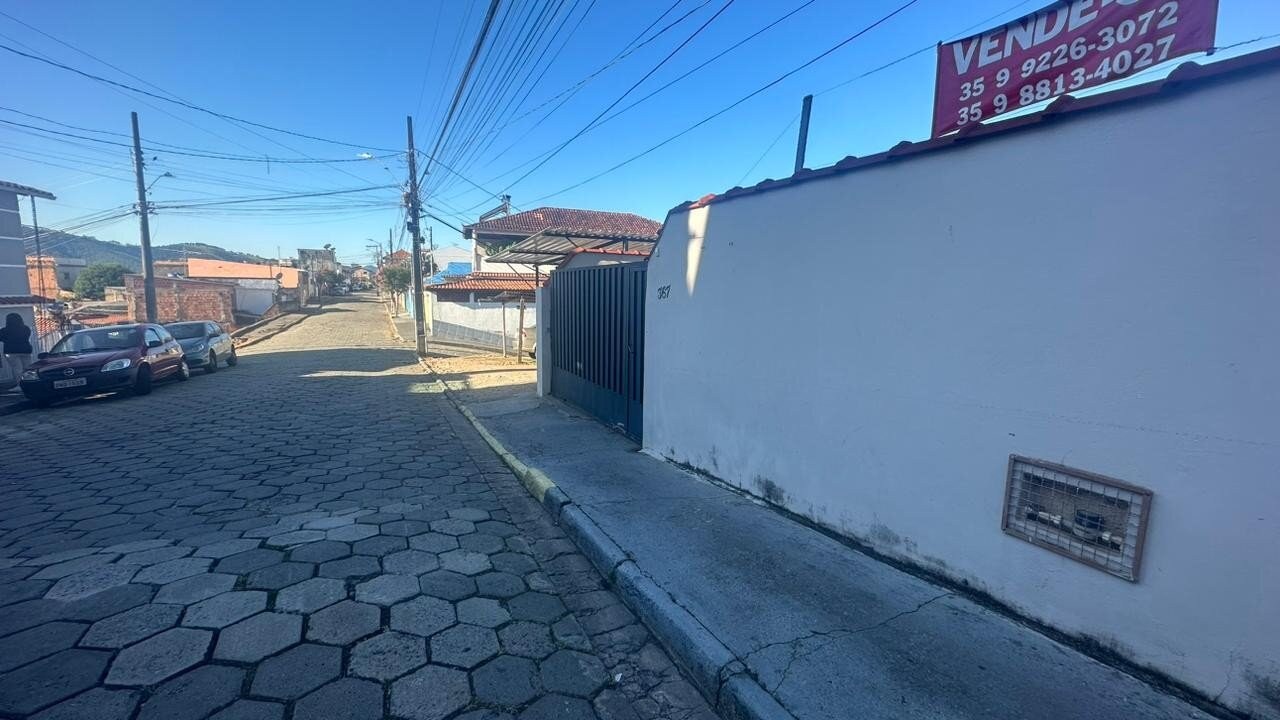 Casa à venda com 2 quartos, 100m² - Foto 1