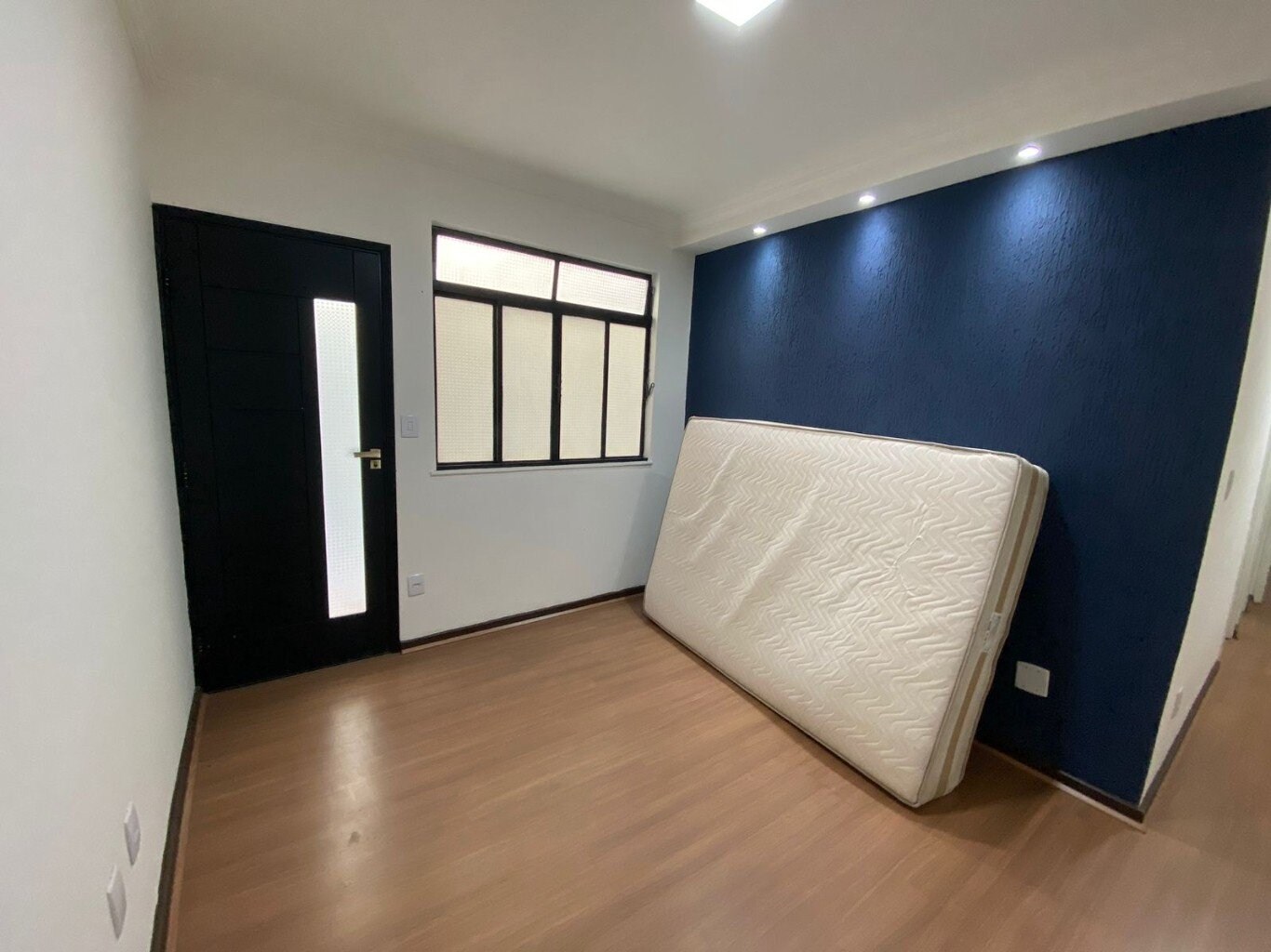 Apartamento à venda com 2 quartos, 60m² - Foto 2