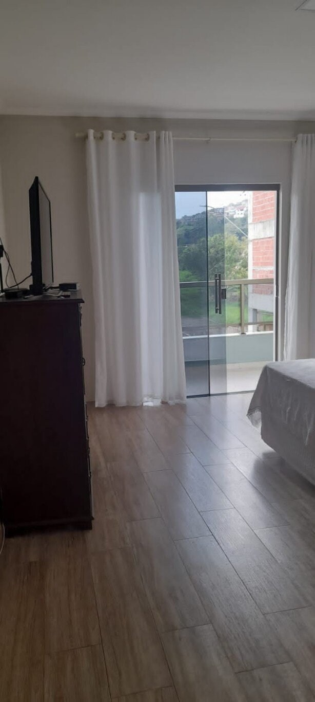 Casa à venda com 2 quartos, 130m² - Foto 2