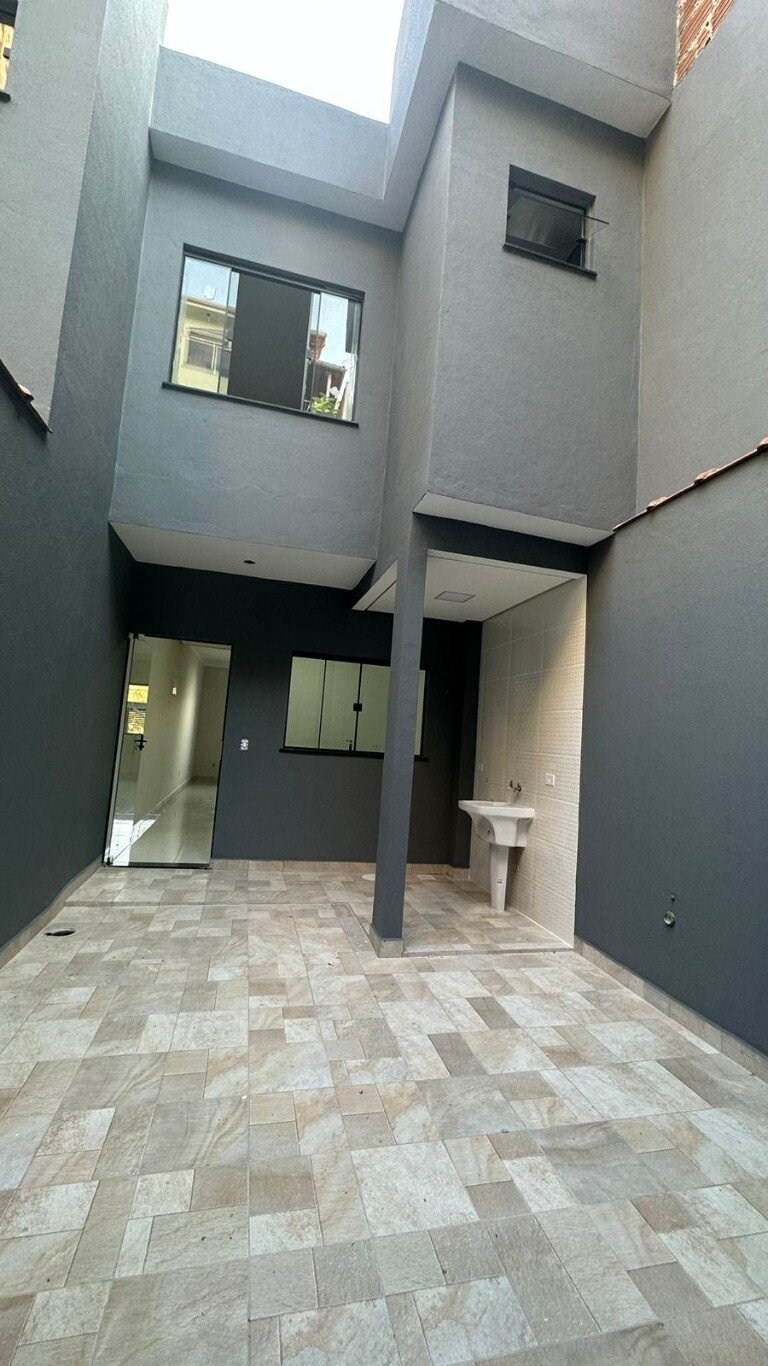 Casa à venda com 2 quartos, 70m² - Foto 4