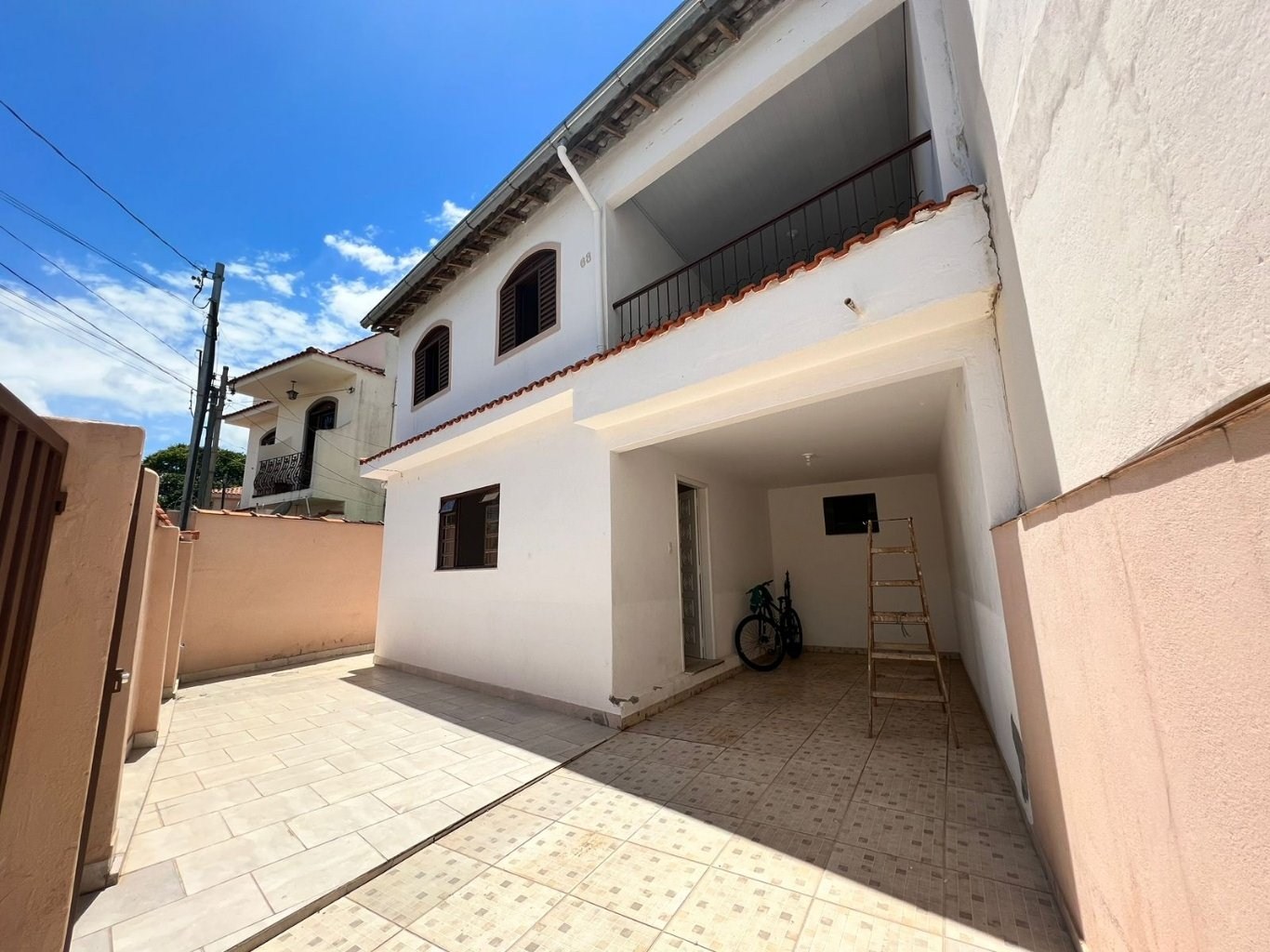 Casa à venda com 3 quartos, 161m² - Foto 1