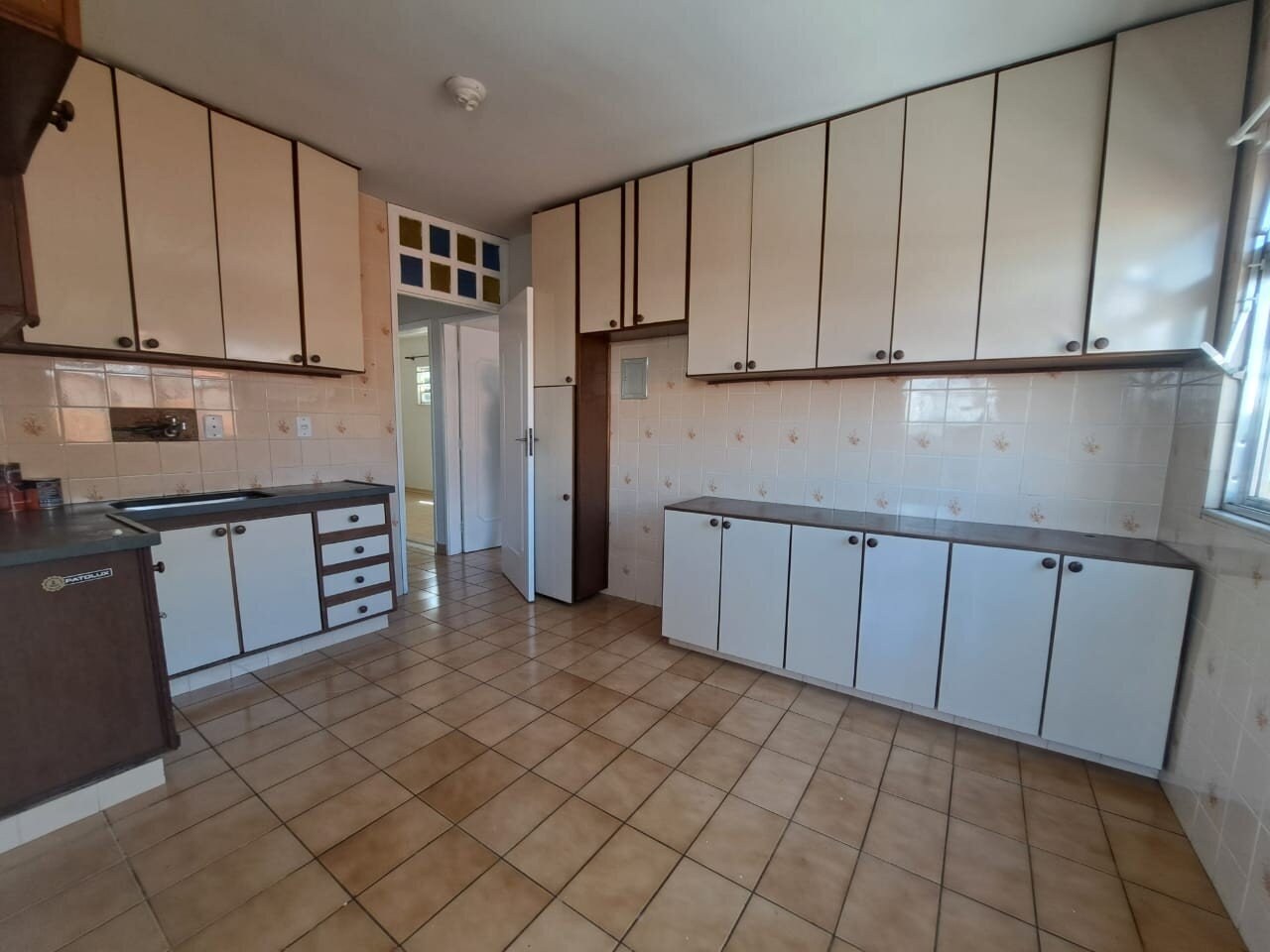 Apartamento à venda com 2 quartos, 65m² - Foto 2