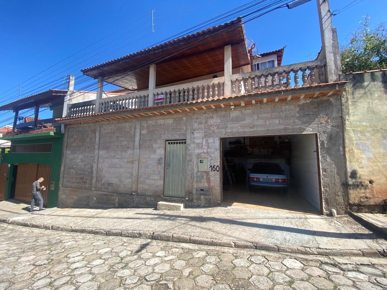 Casa à venda com 3 quartos, 226m² - Foto 1