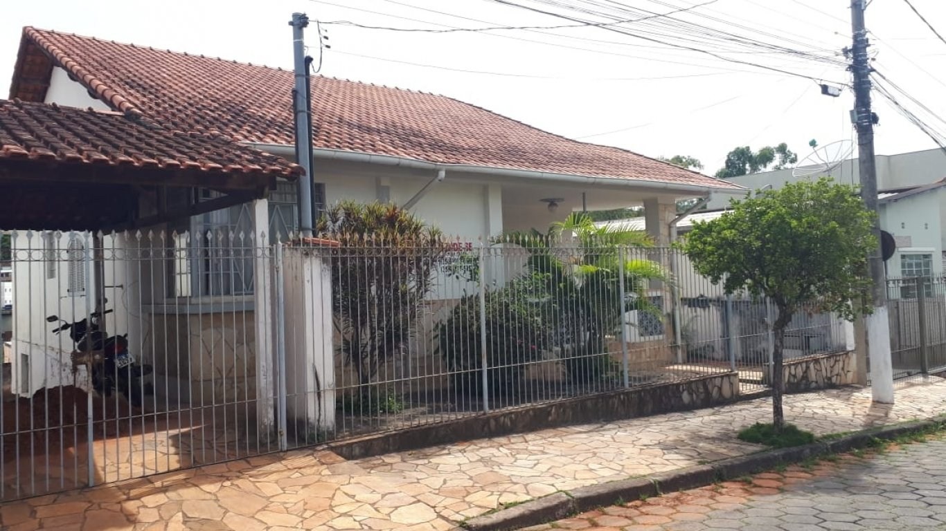 Casa à venda com 4 quartos, 446m² - Foto 2